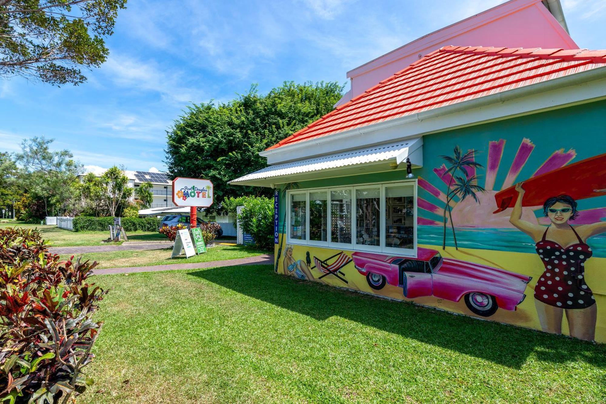 Port Douglas Motel מראה חיצוני תמונה